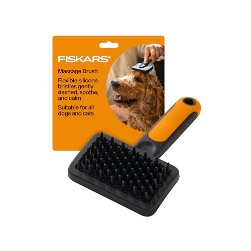 Fiskars Silicone Pet Brush with SoftGrip Handle – Gentle Grooming and Deshedding for Cats and Dogs