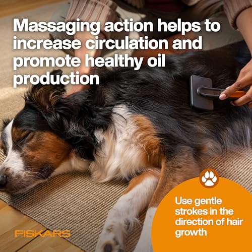 Fiskars Silicone Pet Brush with SoftGrip Handle – Gentle Grooming and Deshedding for Cats and Dogs