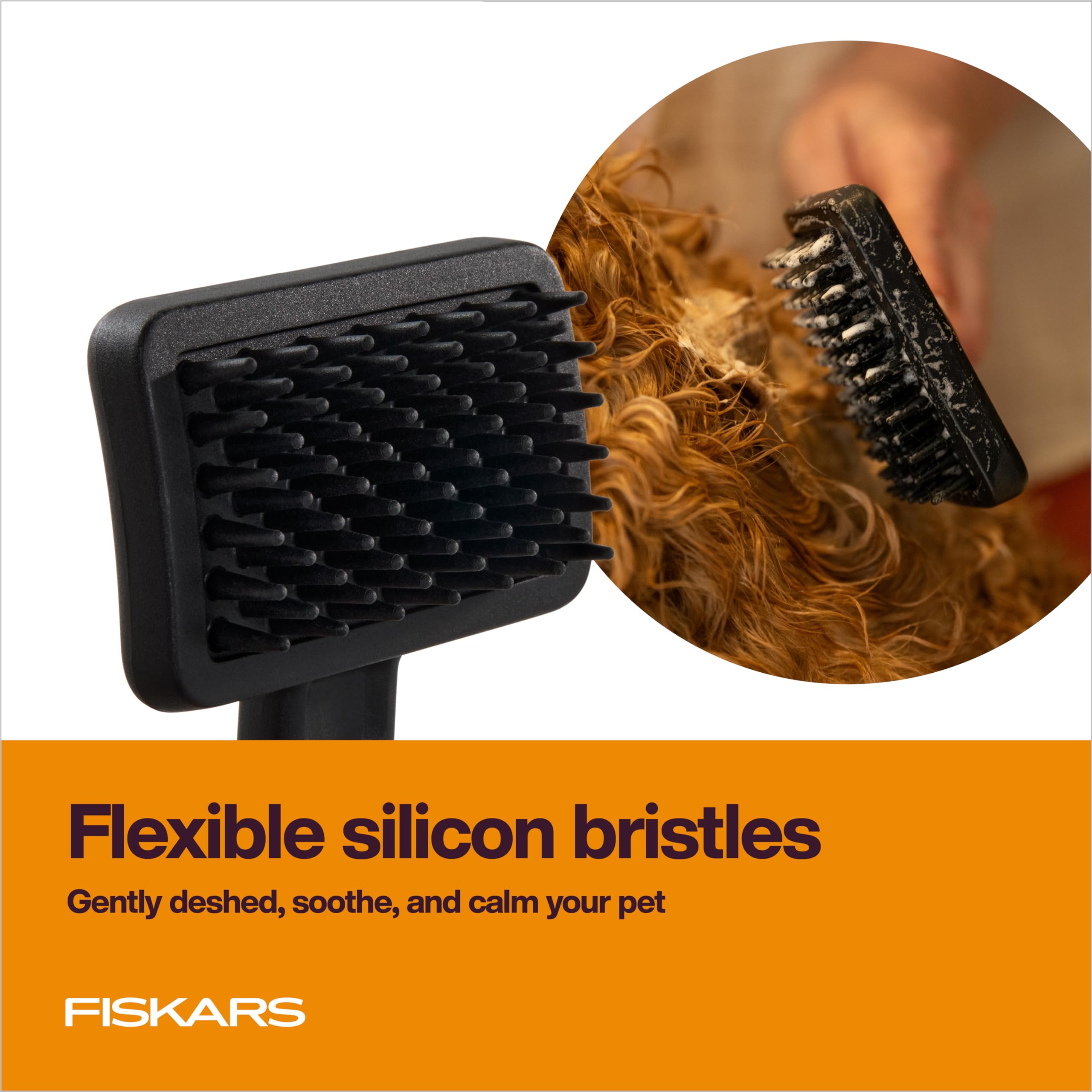 Fiskars Silicone Pet Brush with SoftGrip Handle – Gentle Grooming and Deshedding for Cats and Dogs