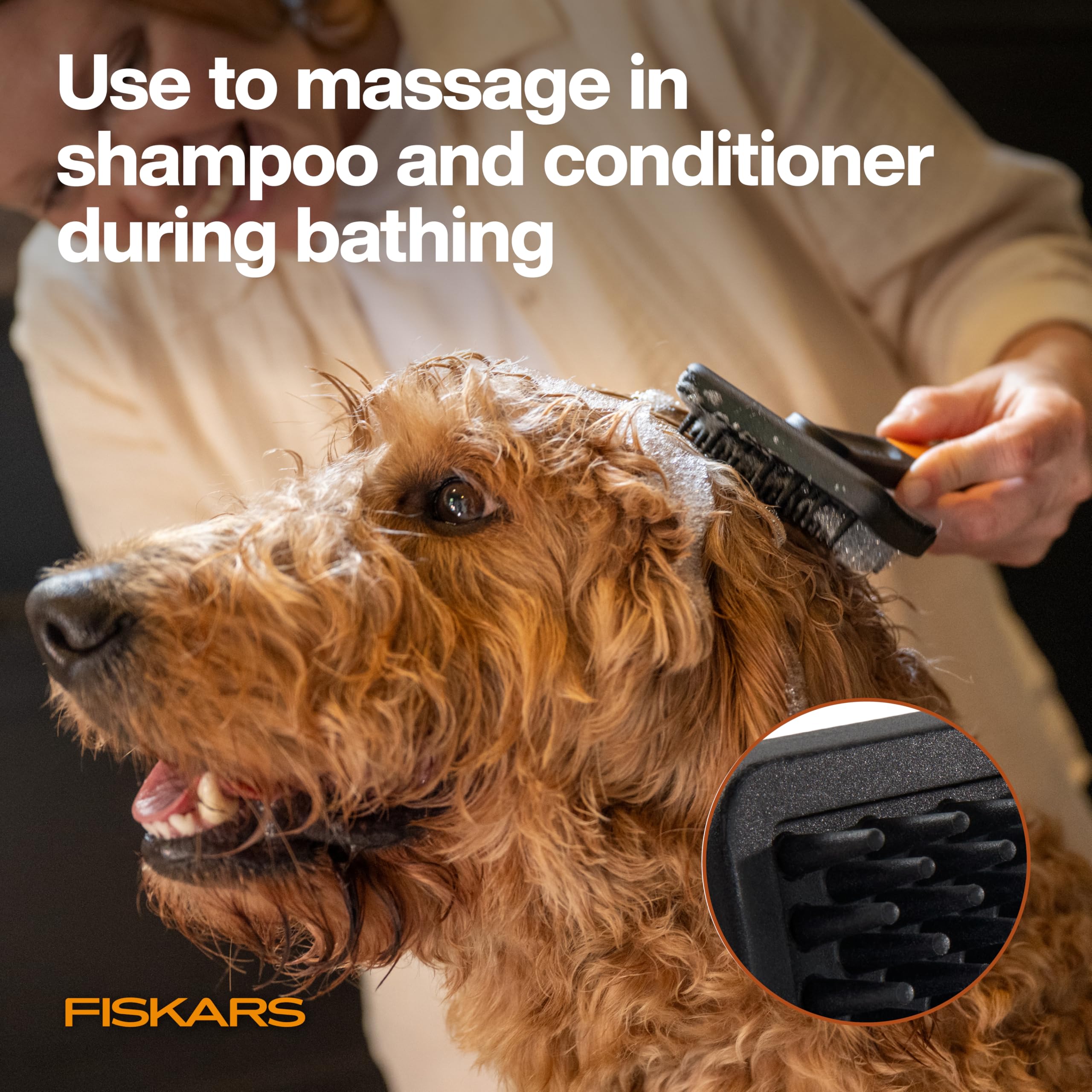 Fiskars Silicone Pet Brush with SoftGrip Handle – Gentle Grooming and Deshedding for Cats and Dogs