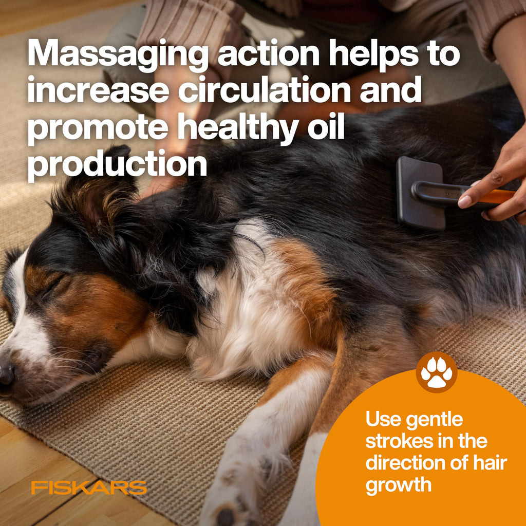 Fiskars Silicone Pet Brush with SoftGrip Handle – Gentle Grooming and Deshedding for Cats and Dogs