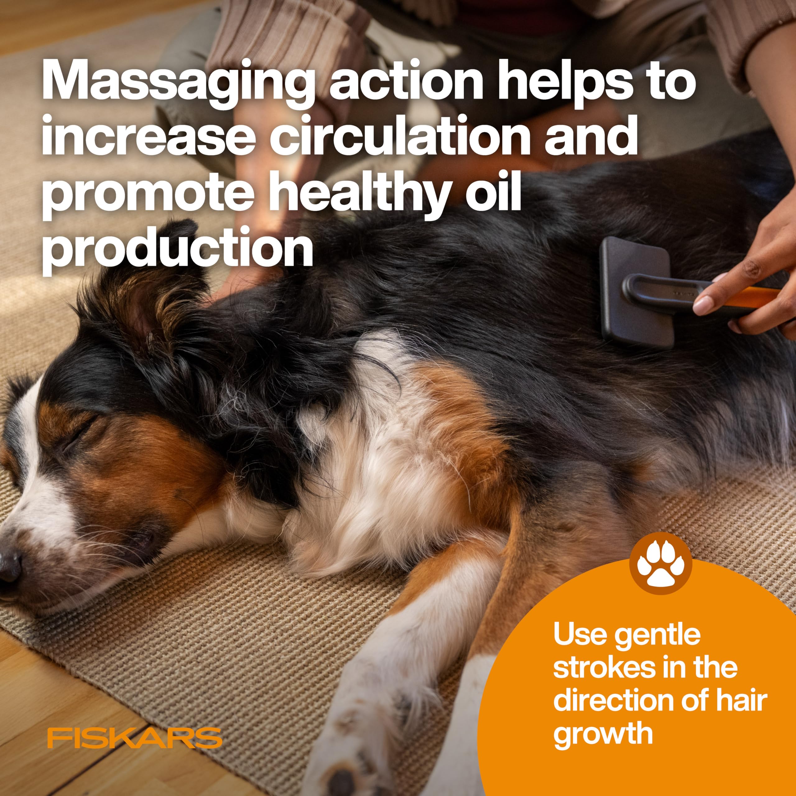 Fiskars Silicone Pet Brush with SoftGrip Handle – Gentle Grooming and Deshedding for Cats and Dogs