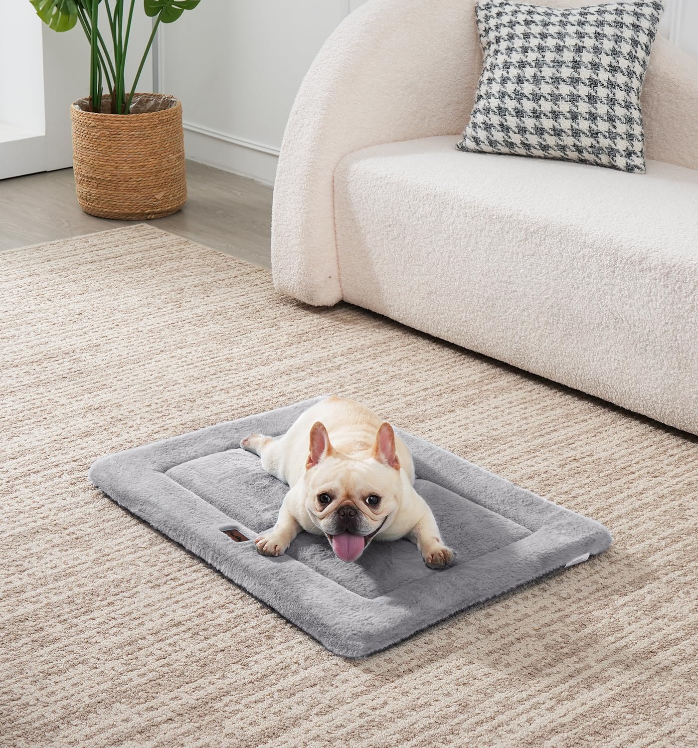 MADE 4 PETS Dog Crate Pad for Small Dogs - 24x18 inch Washable, Reversible Faux Fur Kennel Mat