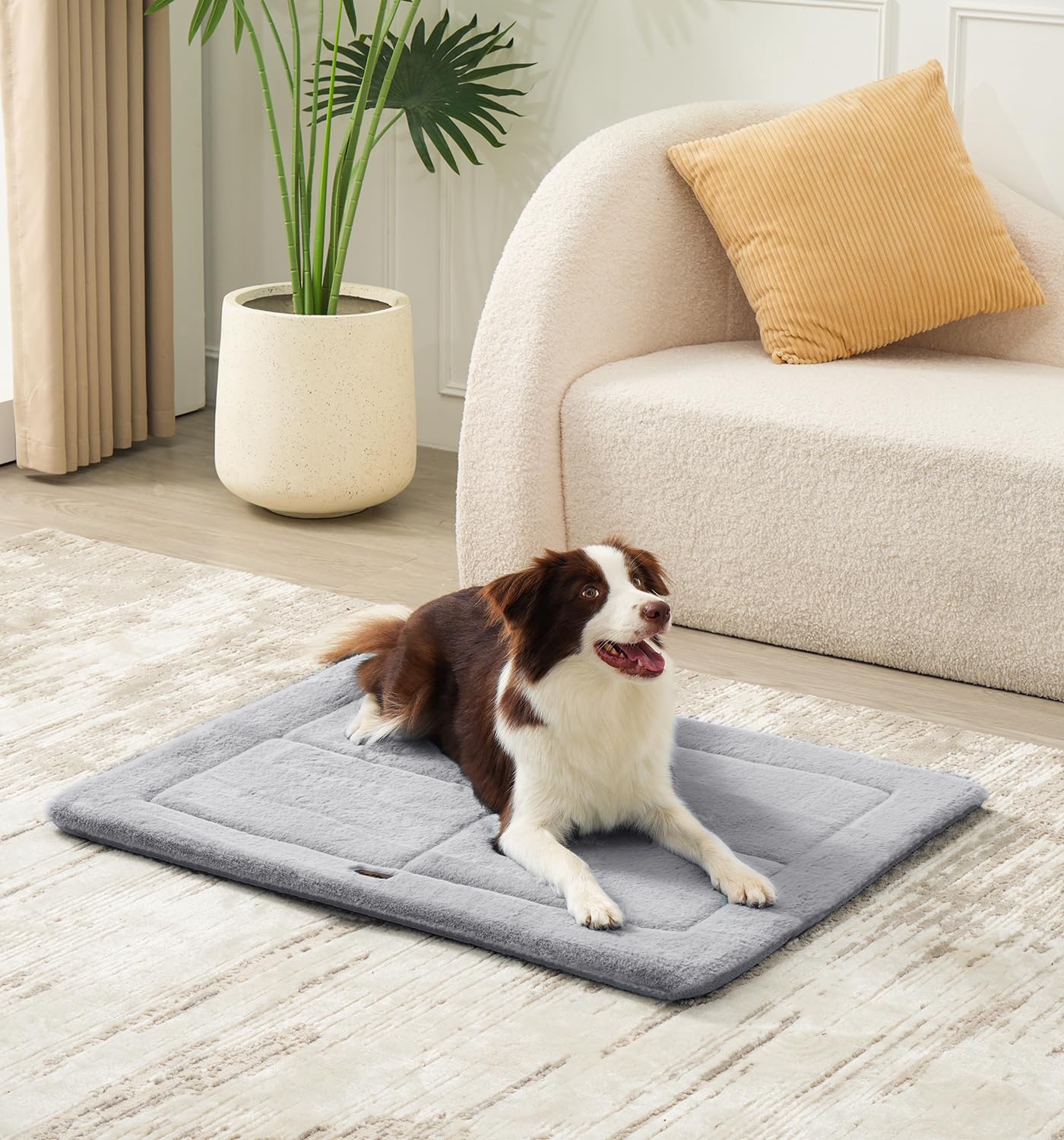 MADE 4 PETS Dog Crate Pad for Small Dogs - 24x18 inch Washable, Reversible Faux Fur Kennel Mat