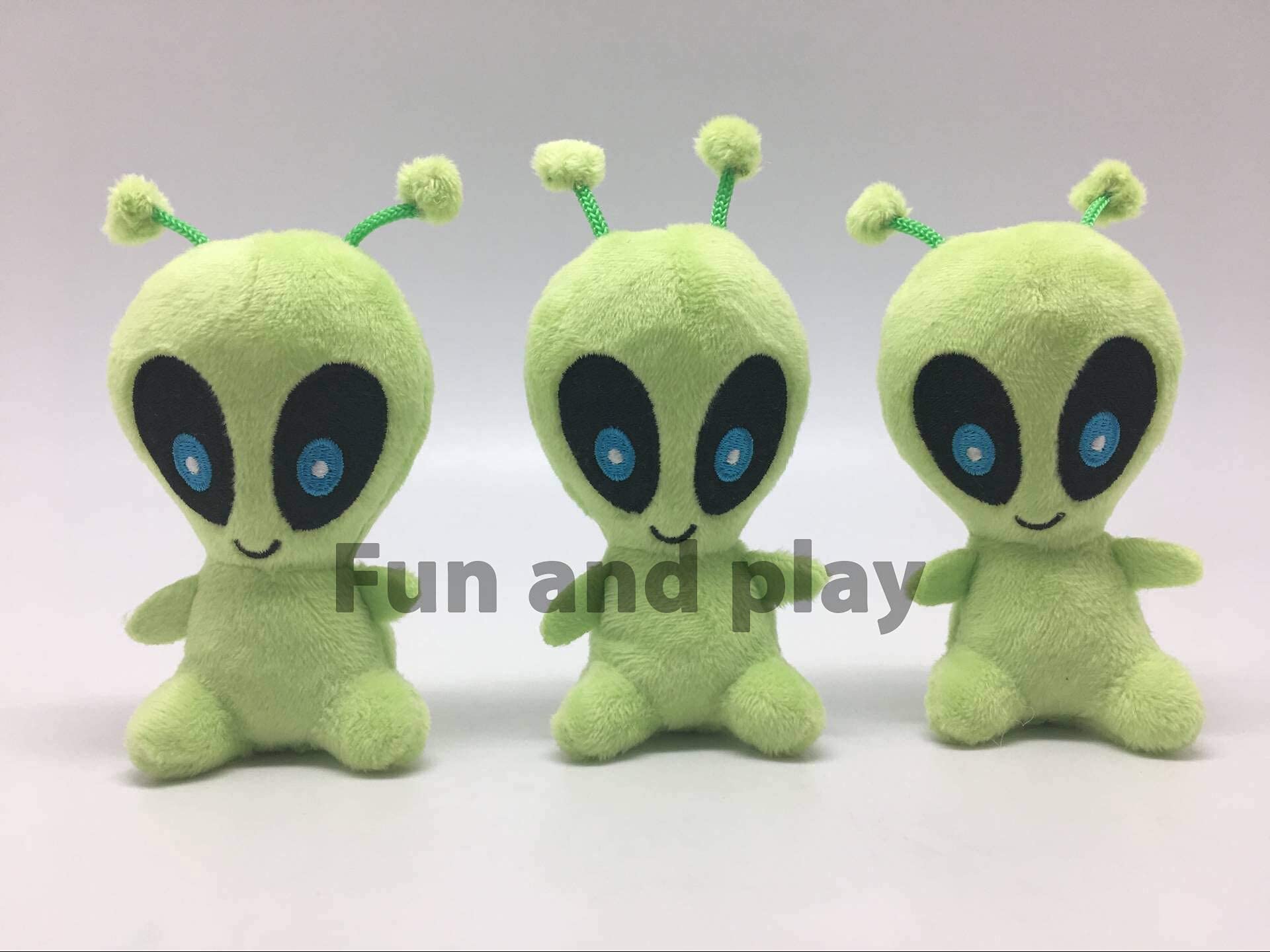 MODERN WAVE Interactive Squeaky Plush Hide and Seek Dog Toy – Spaceship & Aliens, Small