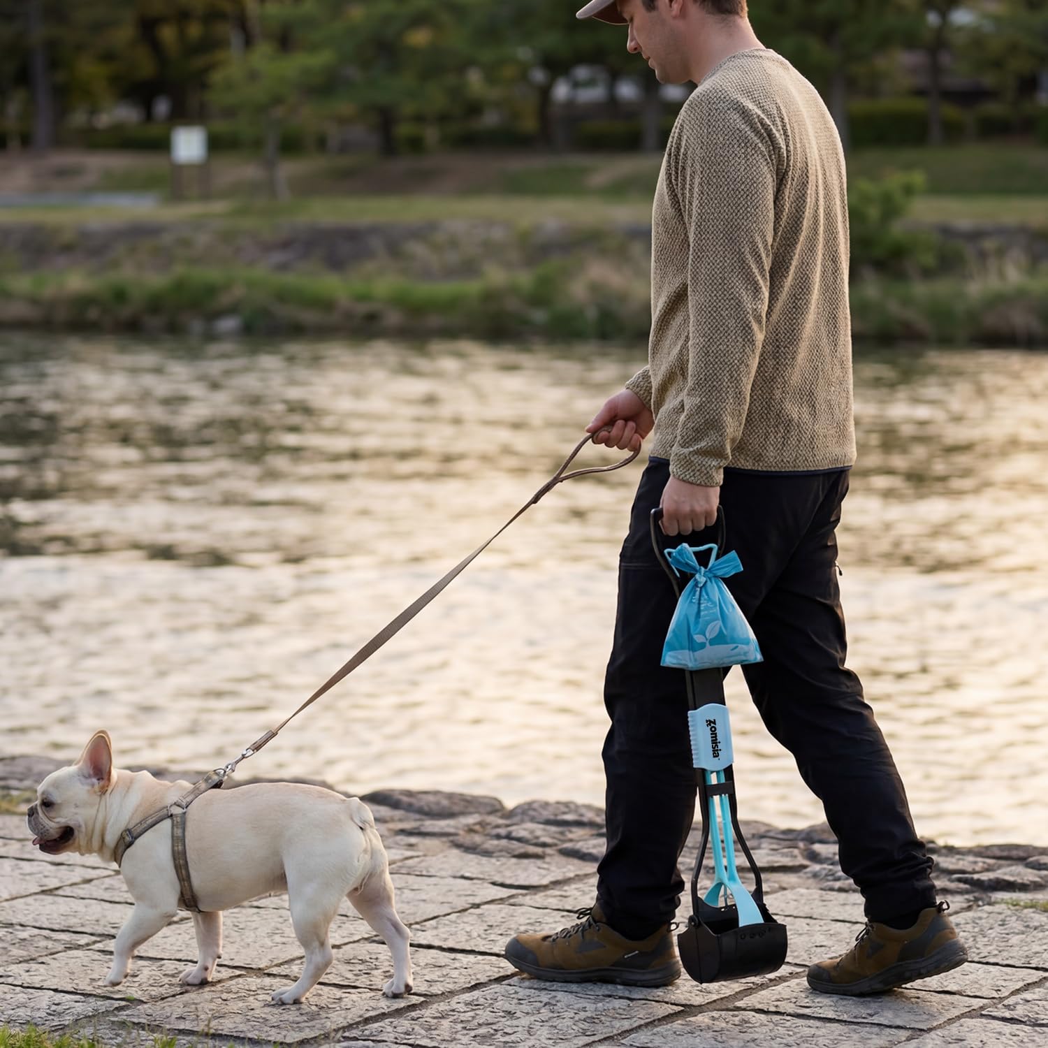 ZOMISIA 32-Inch Pooper Scooper with 30 Waste Bags – Long Handle for Large Dogs, Foldable, Eco-Friendly